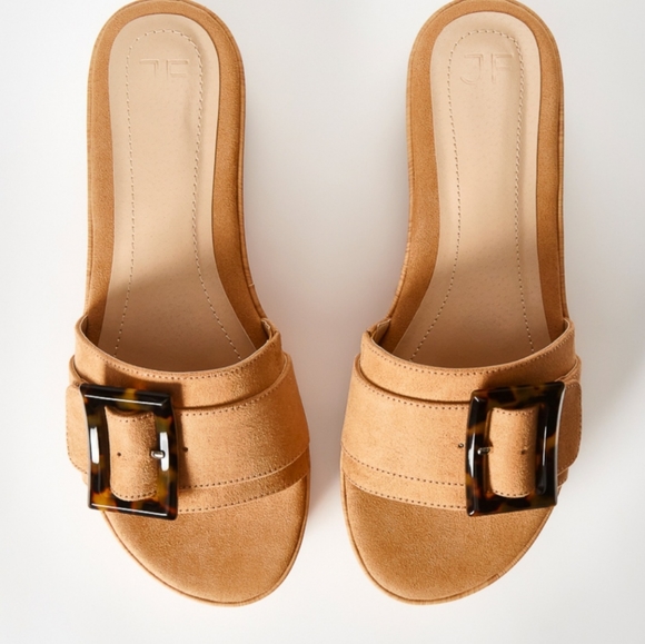 Platformed Sandle - Picture 2 of 3